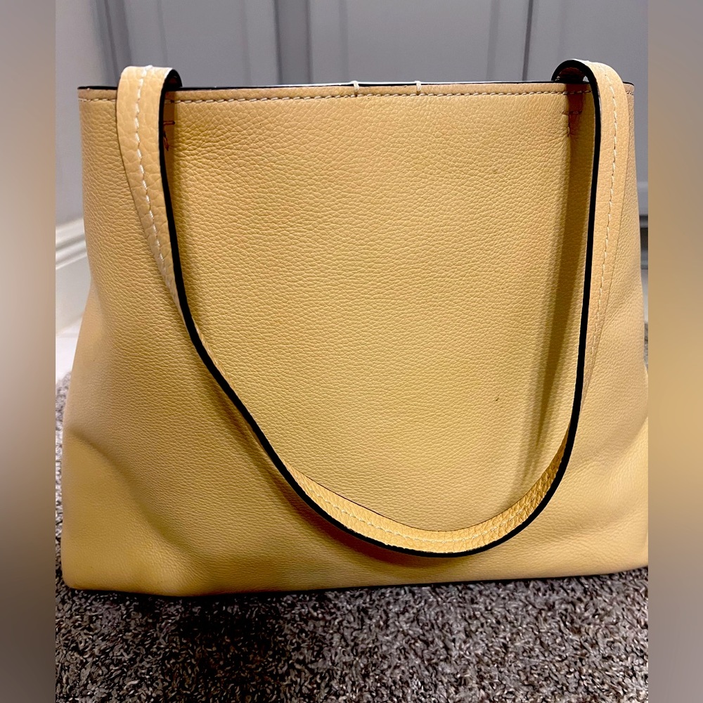 Tory Burch Large Beige Tote. Excellent Condition and comes with duster. - Picture 2 of 5
